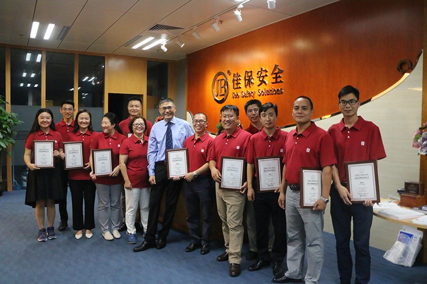 1536654138041035558.jpg IMG.jpg