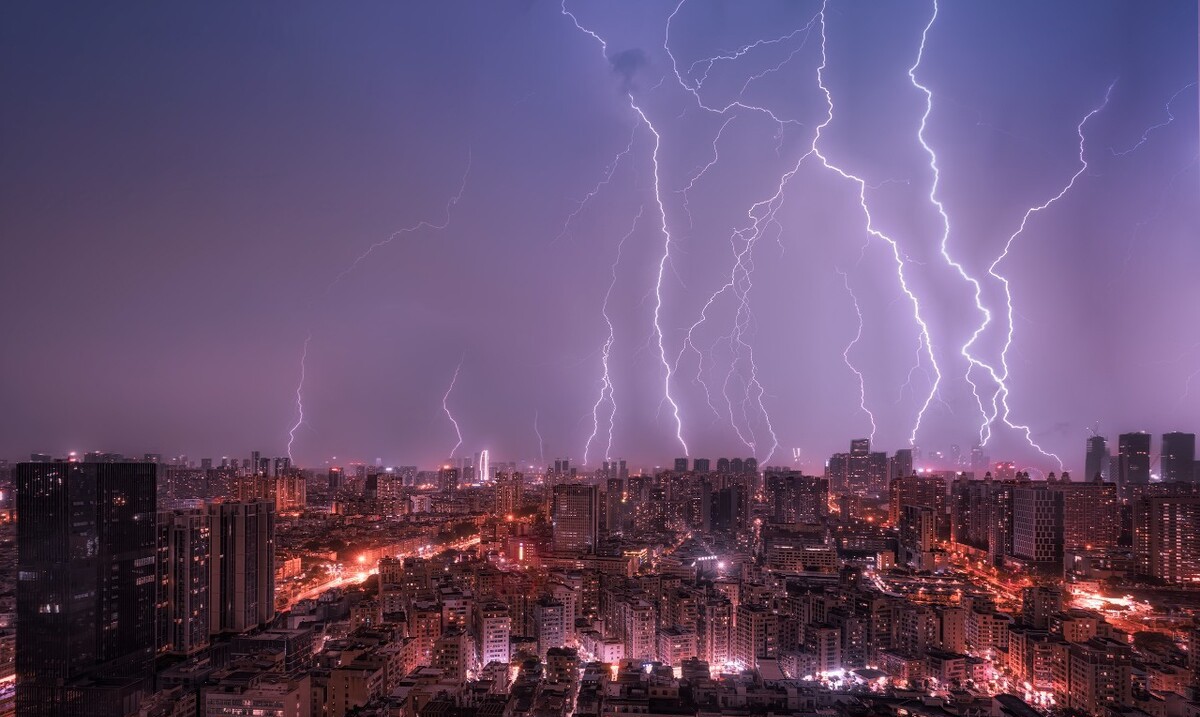 1713142806032012475.jpg 雷雨.jpg