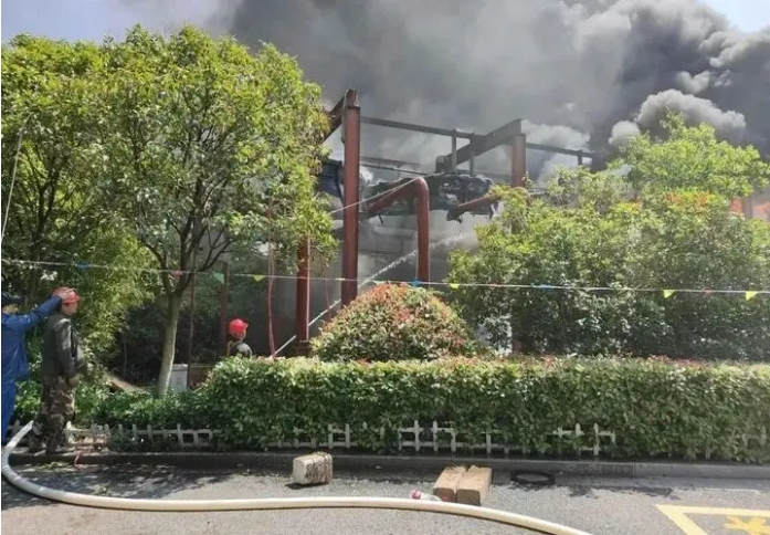 合肥市空调冷却塔失火事件解析