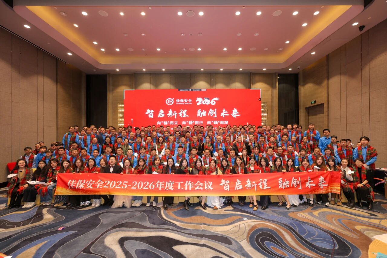 6e4b12f2b678d2b5e33df8d70f1b2753